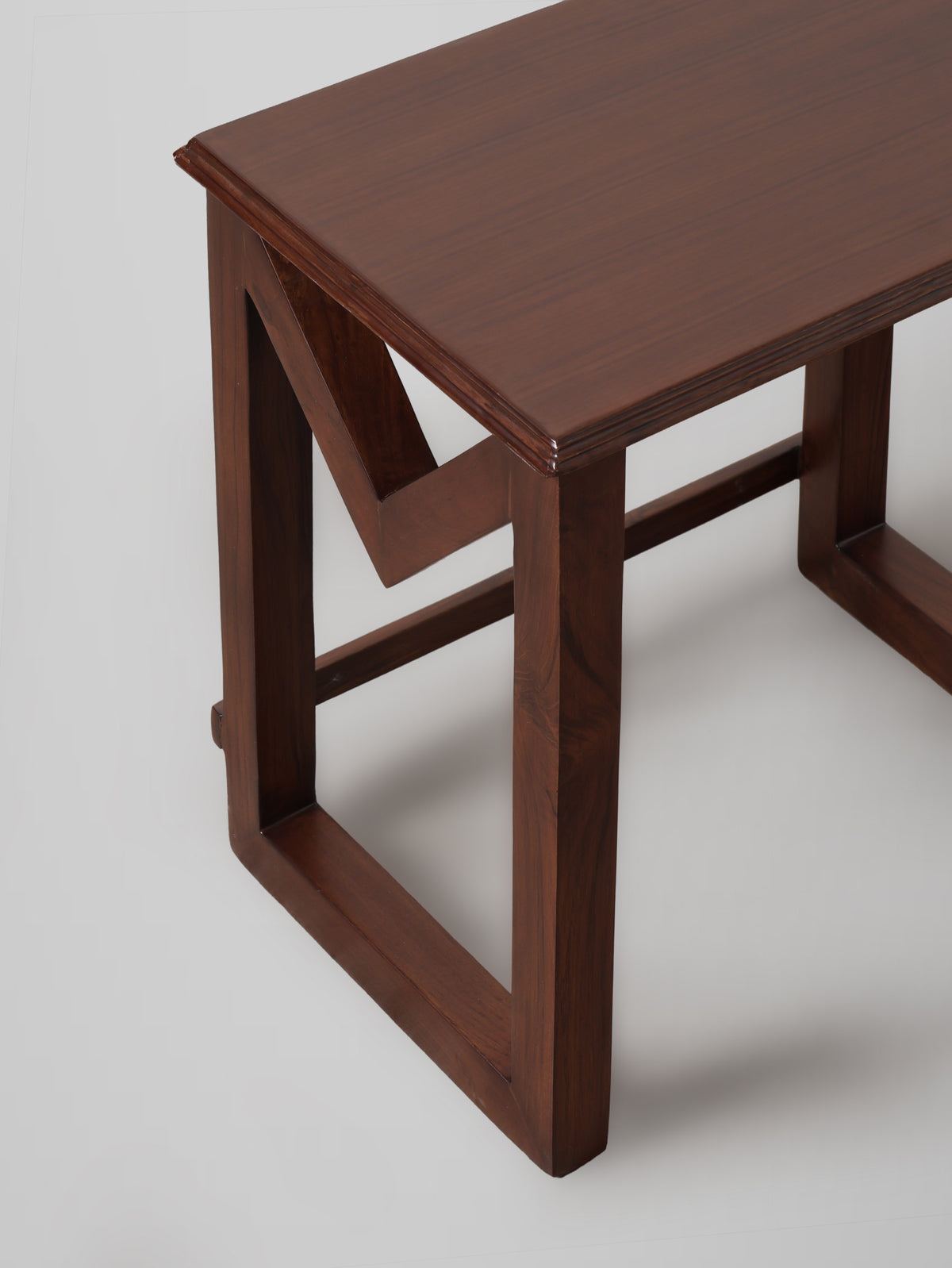 The Classic M-Frame Nesting Tables